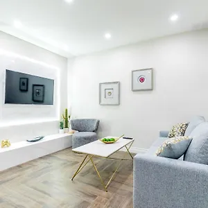 Modern Pet-friendly Chinatown Holiday home Toronto